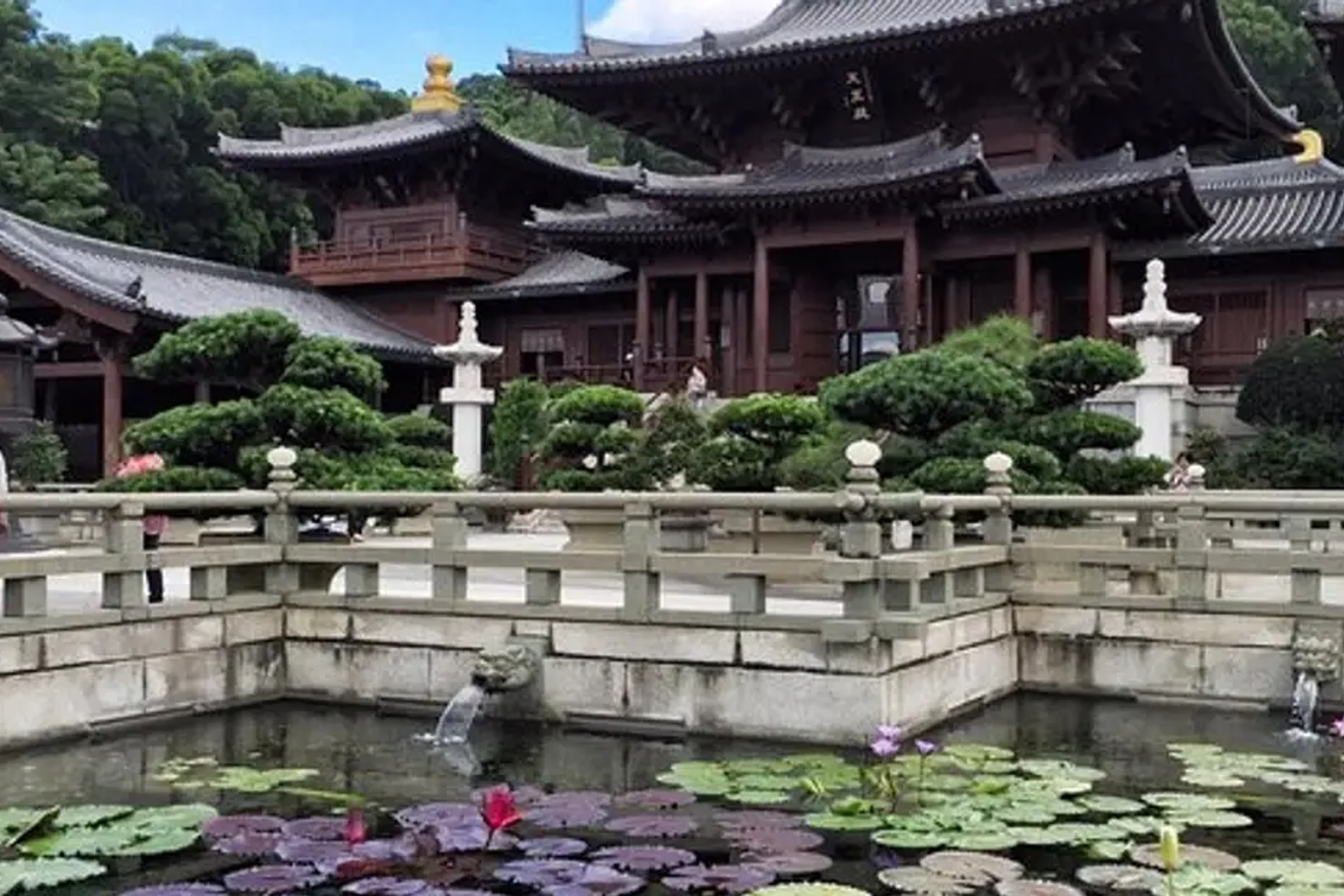Small-Group Tour: Kowloon Temples and Markets Discovering